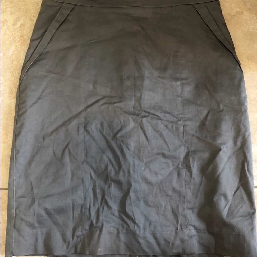 Gray pencil skirt with pockets